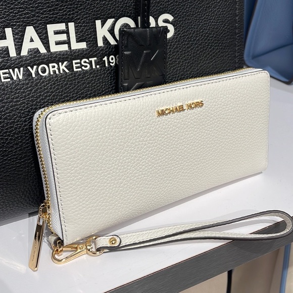 Brand New with Tag authentic Michael Kors Jet Set Travel large continental - Picture 2 of 16